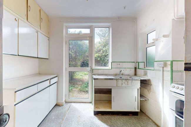 1 Crest Road, Bromley, Kent, BR2 7JA 6