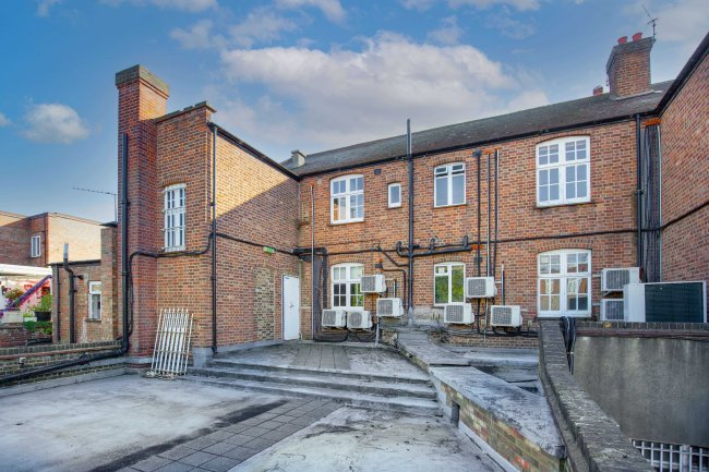 150 Central Road, Worcester Park, KT4 8HH 8