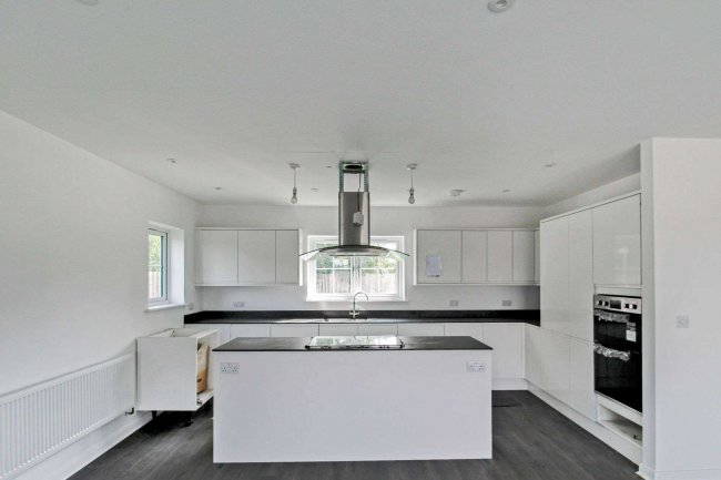 Primrose Cottage, Streetly End, West Wickham, Cambridge, CB21 4RP 4