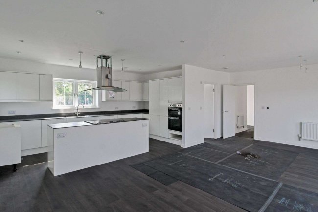 Primrose Cottage, Streetly End, West Wickham, Cambridge, CB21 4RP 4