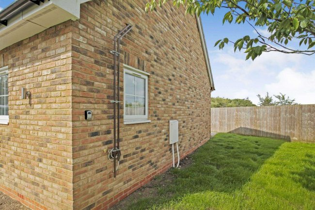 Primrose Cottage, Streetly End, West Wickham, Cambridge, CB21 4RP 4