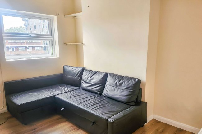 140B Barking Road, London E16 1EN 4