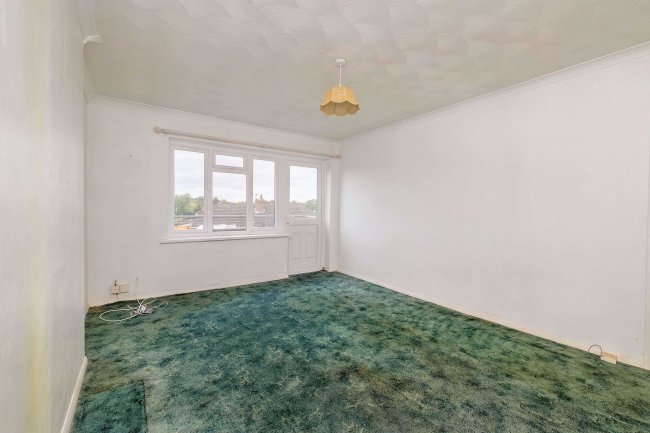 70 Beta Road, Farnborough, Hampshire, GU14 8PQ 7