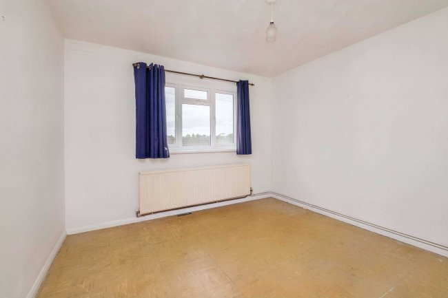 70 Beta Road, Farnborough, Hampshire, GU14 8PQ 7