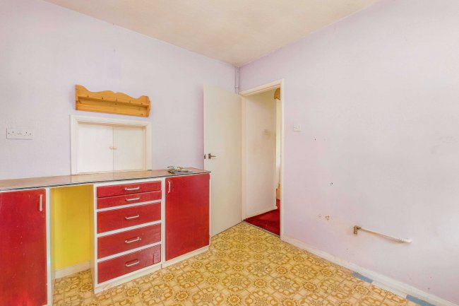 70 Beta Road, Farnborough, Hampshire, GU14 8PQ 7