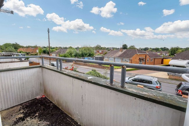 70 Beta Road, Farnborough, Hampshire, GU14 8PQ 7