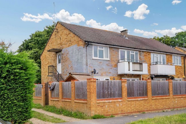70 Beta Road, Farnborough, Hampshire, GU14 8PQ 7