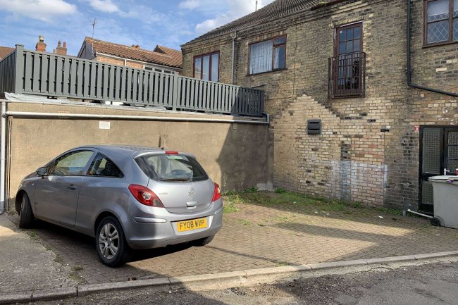 126 / 126a West Street, Alford, Lincolnshire, LN13 9DR 2