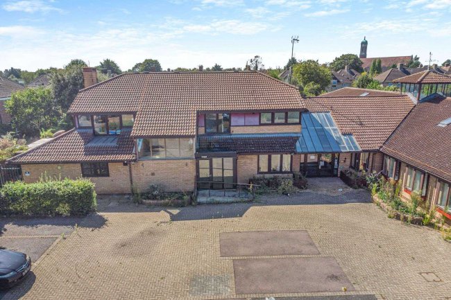 Brown's Field House, 25 Sherbourne Close, Chesterton, Cambridge CB4 1RT 1