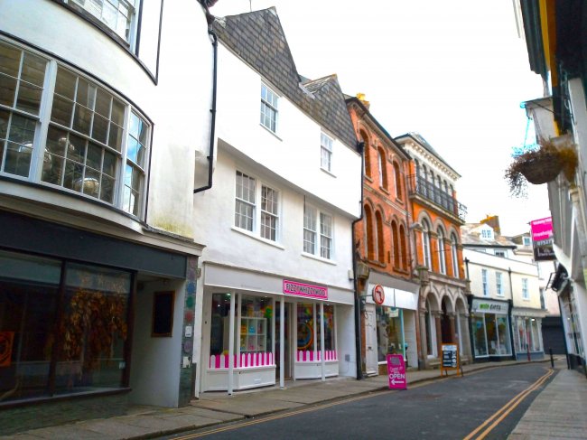 26 Church Street, Launceston, PL15 8AR 4