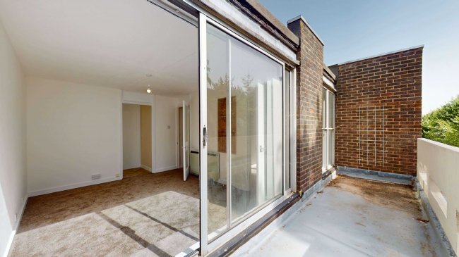 19 Elmcroft, Fairview Avenue, Woking, Surrey, GU22 7NX 9