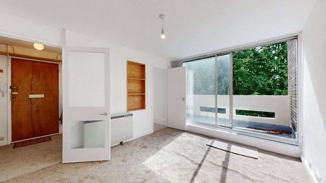 19 Elmcroft, Fairview Avenue, Woking, Surrey, GU22 7NX 9