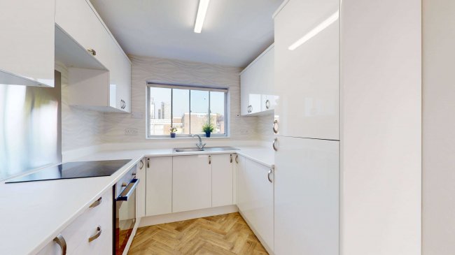 19 Elmcroft, Fairview Avenue, Woking, Surrey, GU22 7NX 9