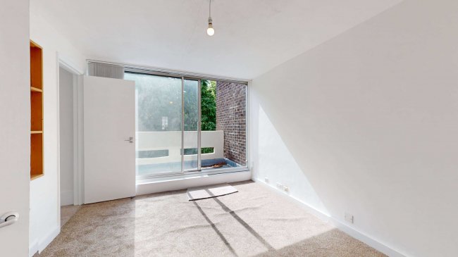 19 Elmcroft, Fairview Avenue, Woking, Surrey, GU22 7NX 9