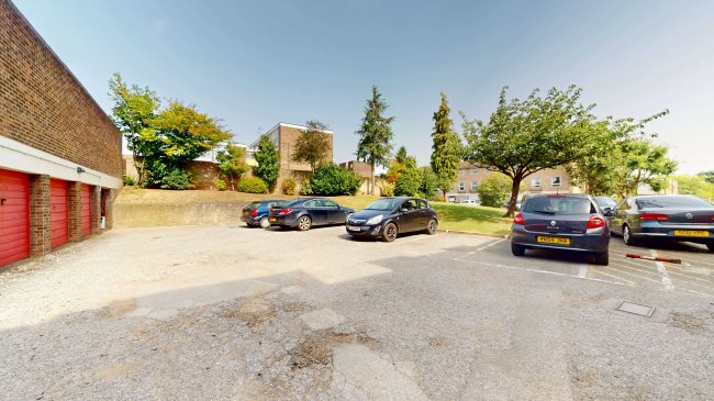 19 Elmcroft, Fairview Avenue, Woking, Surrey, GU22 7NX 9