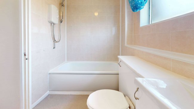 19 Elmcroft, Fairview Avenue, Woking, Surrey, GU22 7NX 9