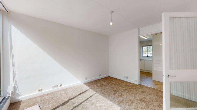 19 Elmcroft, Fairview Avenue, Woking, Surrey, GU22 7NX 9