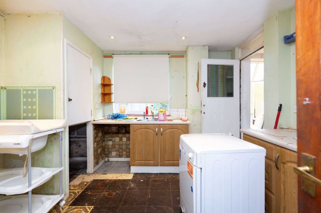 4 Durham Terrace, Chestnut Grove, Penge ,London SE20 8UT 4