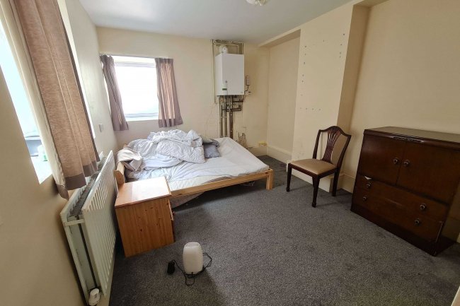 270 Oystermouth Road, Swansea, SA1 3UH 2