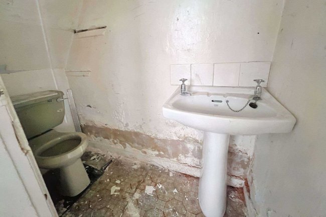 26 Flaxpiece Road, Clay Cross, Chesterfield S45 9HB 9