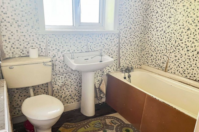 20 Claremont Road, Accrington, BB5 5BN 9