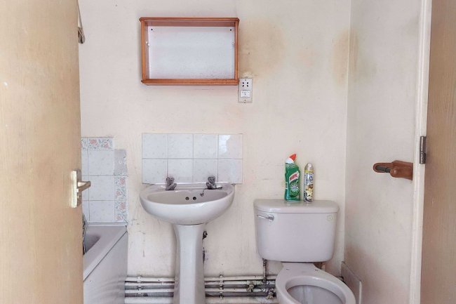 Flat 5, Maple Court, Spring Close, Dagenham, Essex, RM8 1SW 8