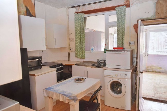 2 Rockhill Road, Northampton, Northamptonshire, NN6 7PT 5