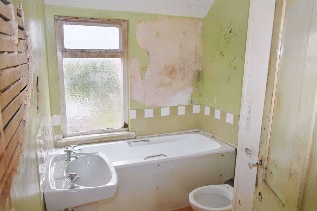 2 Rockhill Road, Northampton, Northamptonshire, NN6 7PT 5