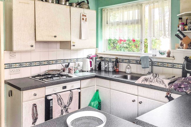 18 Beverley Gardens, Bournemouth, Dorset, BH10 5EF 4