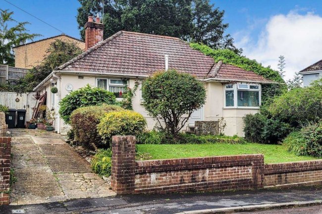 18 Beverley Gardens, Bournemouth, Dorset, BH10 5EF 4