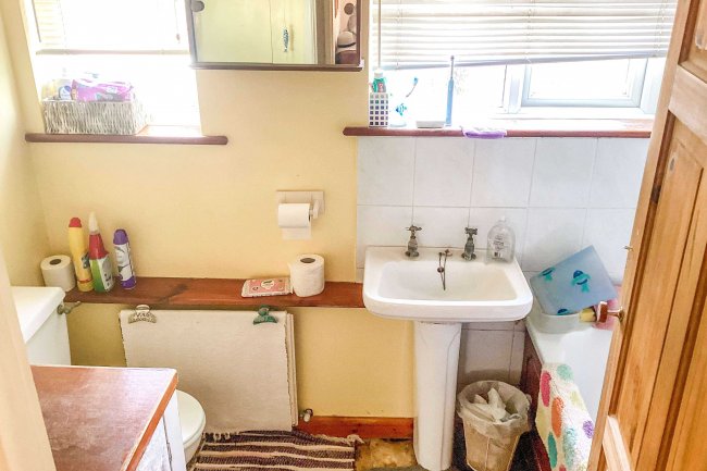 18 Beverley Gardens, Bournemouth, Dorset, BH10 5EF 4