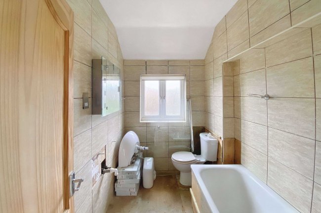 16a Southfield Park, Harrow, Middlesex, HA2 6HE 10