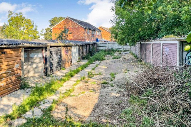 Garages at Springhill Road, Grendon Underwood, HP18 0TF 4