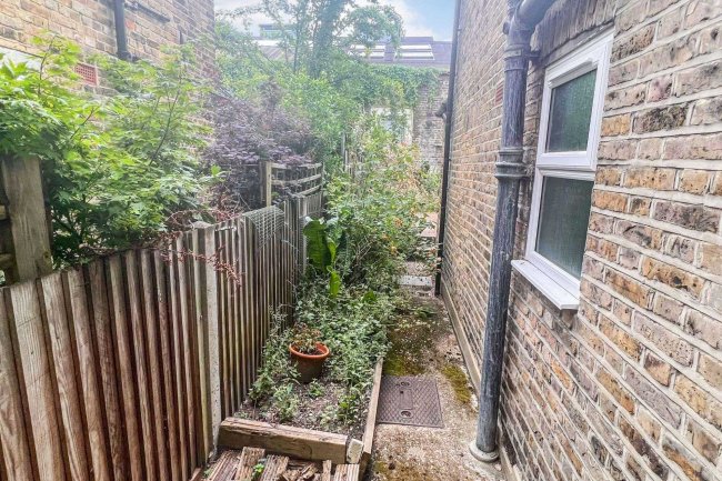 4a Howden Street, Peckham, SE15 4LB 8