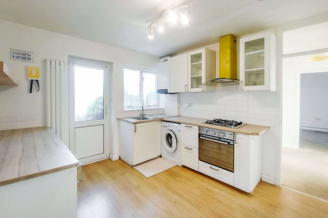 Flat 11 Alston Court, St Albans Road, Barnet, Hertfordshire, EN5 4LJ 4