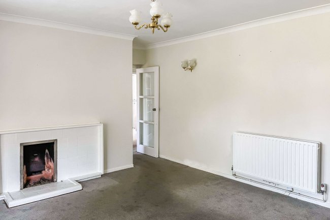 37 Bond Gardens, Wallington, SM6 7LW 2