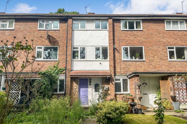 37 Bond Gardens, Wallington, SM6 7LW 2