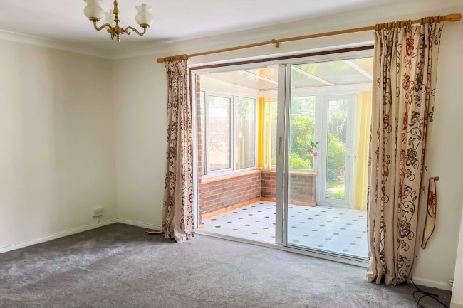 37 Bond Gardens, Wallington, SM6 7LW 2