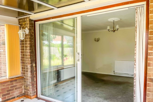 37 Bond Gardens, Wallington, SM6 7LW 2