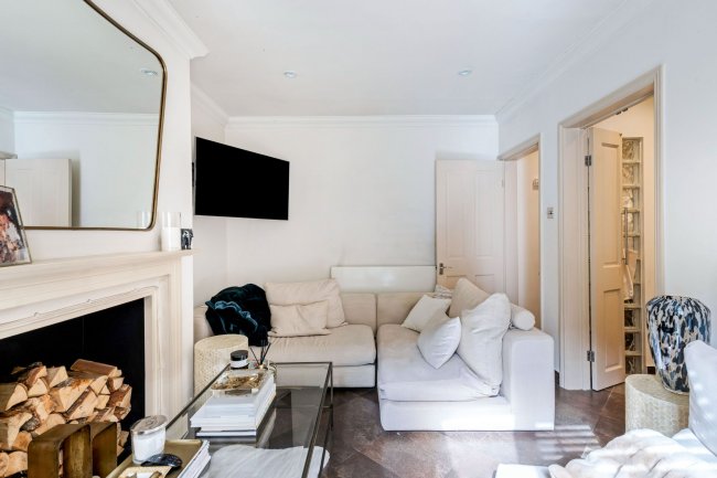 46 Redcliffe Road, Chelsea, London, SW10 9NJ 2