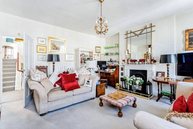 46 Redcliffe Road, Chelsea, London, SW10 9NJ 2