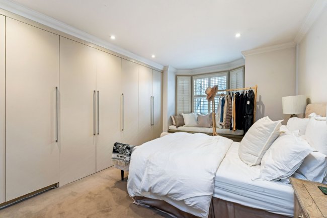 46 Redcliffe Road, Chelsea, London, SW10 9NJ 2