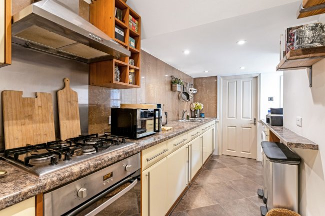 46 Redcliffe Road, Chelsea, London, SW10 9NJ 2