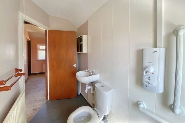 41 Orchardville, Burnham, Slough, SL1 7BD 9