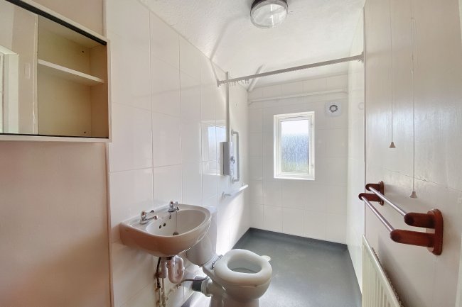 41 Orchardville, Burnham, Slough, SL1 7BD 9