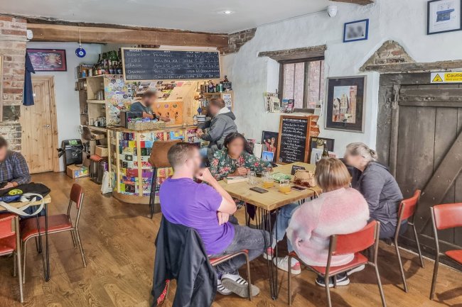 44 High Street, Rochester, ME1 1LD 1