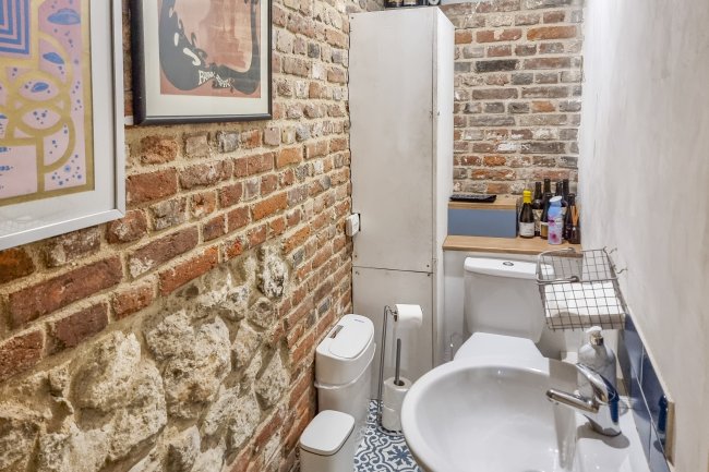 44 High Street, Rochester, ME1 1LD 1