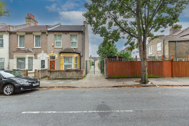 Land and buildings on the south side of Bull Road, Stratford, London, E15 3HQ 4