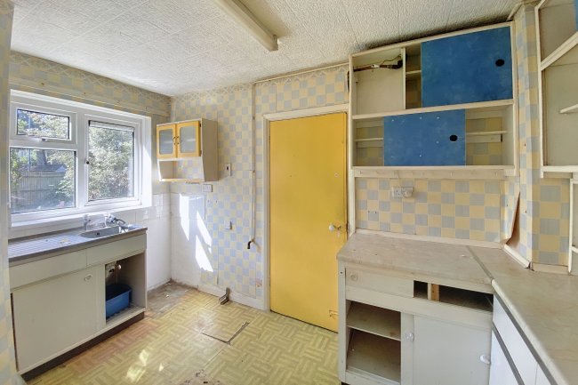 39 Burnell Avenue, Welling, Kent, DA16 3HW 2