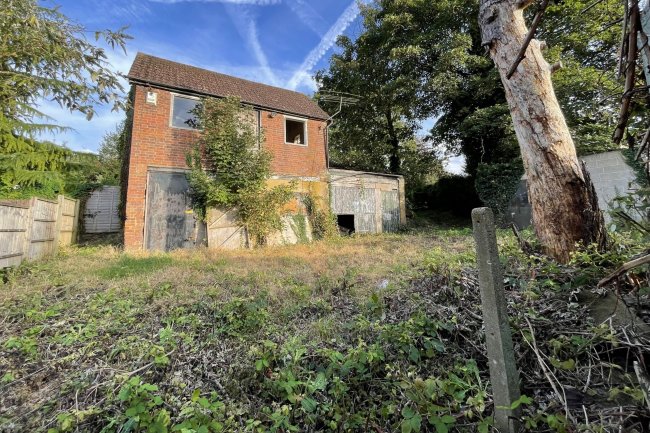 82 Roberts Road, High Wycombe, Bucks, HP13 6XD 7